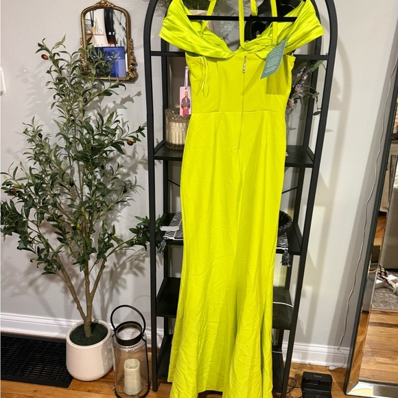 Johnny wujek Green Off-Shoulder Ruffled Slit Prom Dress size 5 - Picture 8 of 12